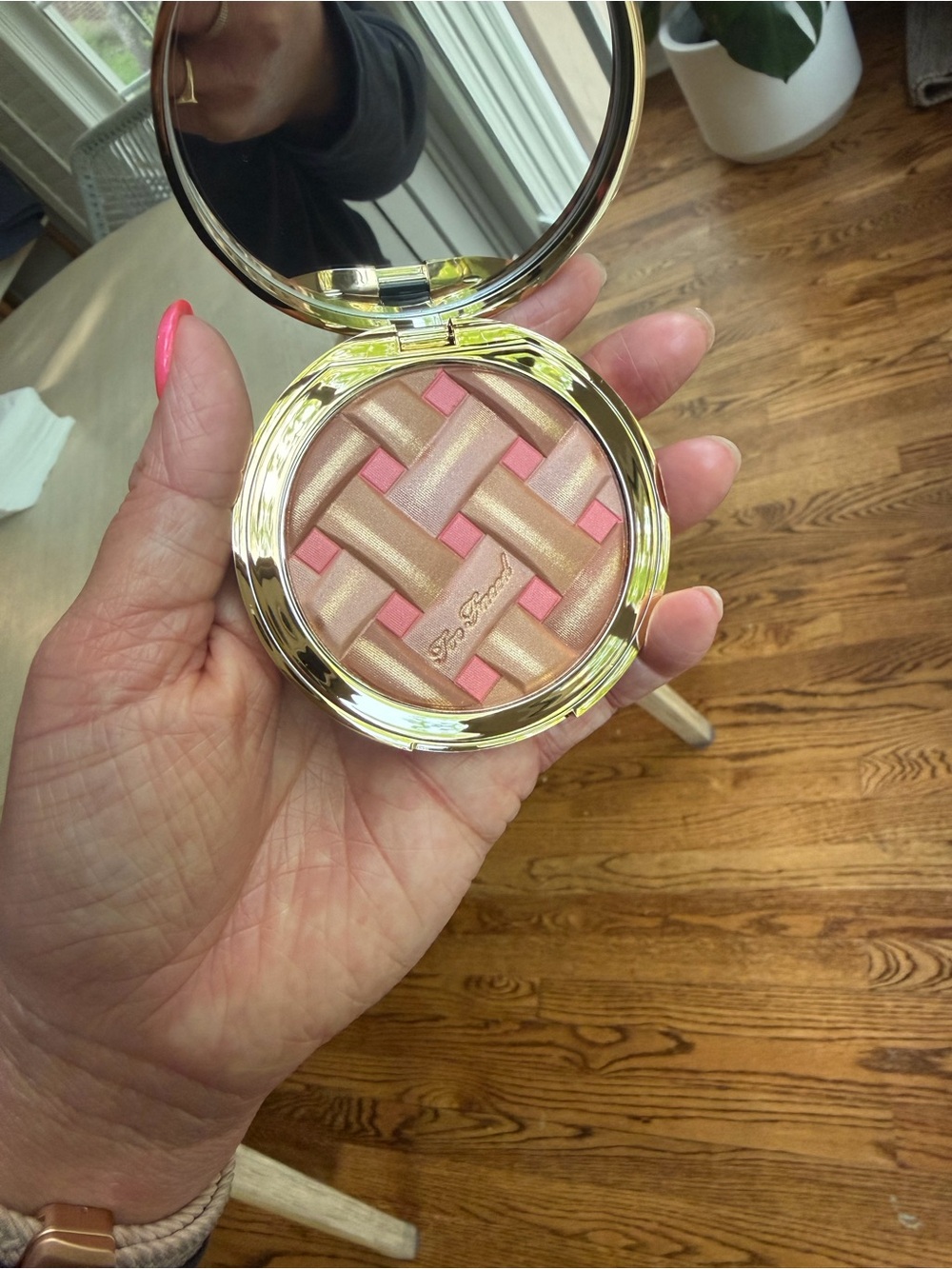 Too Faced Sweetie Pie Radiant Matte Bronzer - Pink & Gold Box NIB - Picture 2 of 2